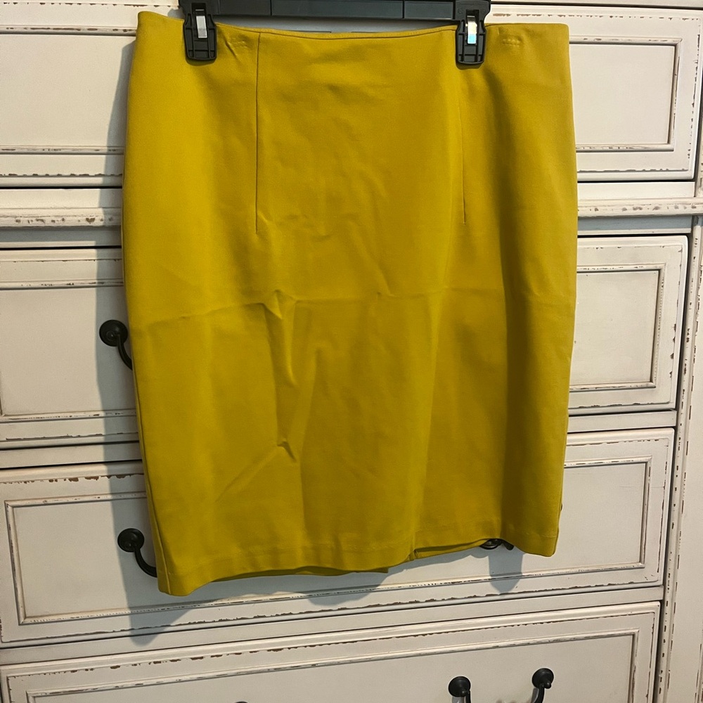 Willi Smith Yellow Knee-Length Pencil Skirt for Work